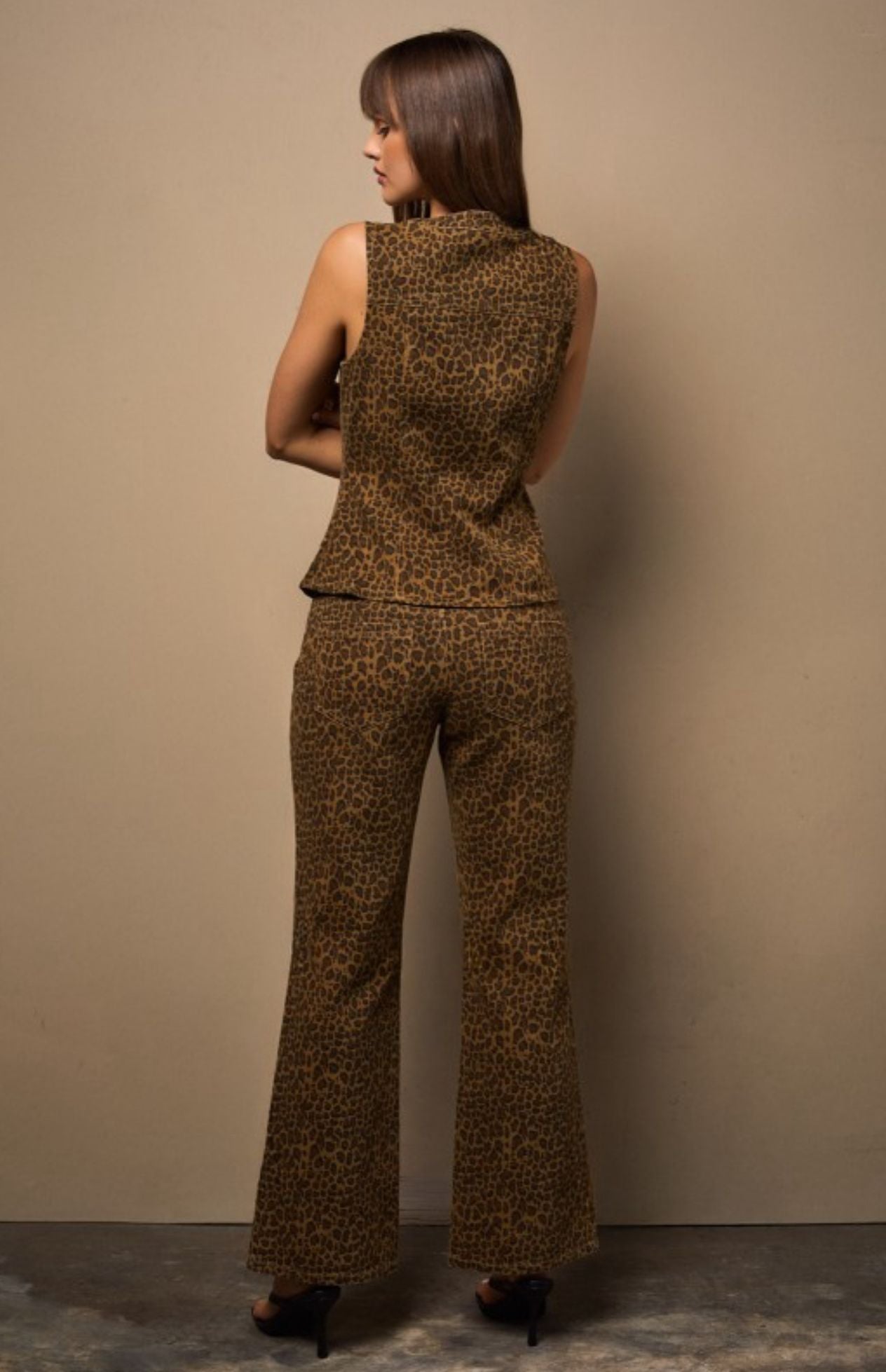 Sleeveless Button Down Top with Low waits Pants